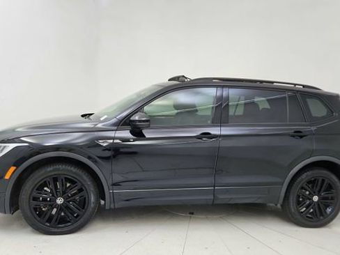 Used 2022 Volkswagen Tiguan SE R-Line image 3