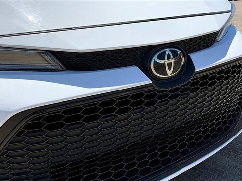 Used 2021 Toyota Corolla LE FWD image 30