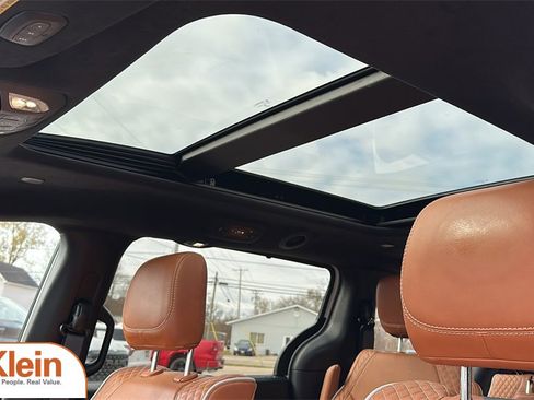 Used 2024 Chrysler Pacifica Pinnacle w/ Trailer Tow Group image 17