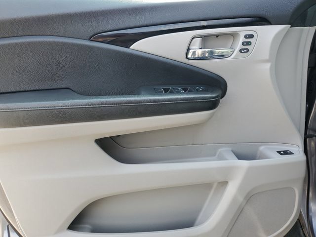 Used 2016 Honda Pilot Touring image 25