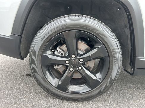 Used 2025 Jeep Grand Cherokee L Limited w/ Black Appearance Package image 45