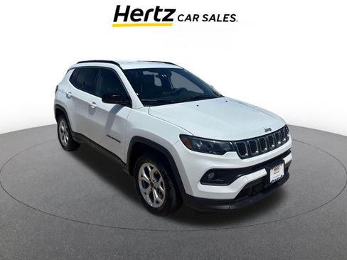 Used 2025 Jeep Compass Latitude image 1