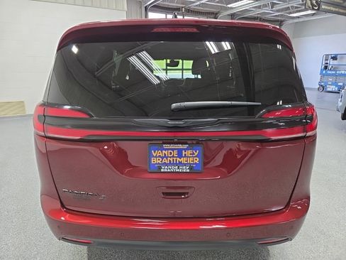 Used 2023 Chrysler Pacifica Touring-L w/ S Appearance Package FWD image 6
