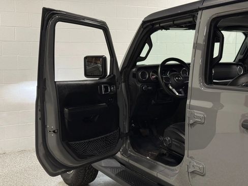 Used 2021 Jeep Gladiator Overland w/ Popular Equipment Package image 10