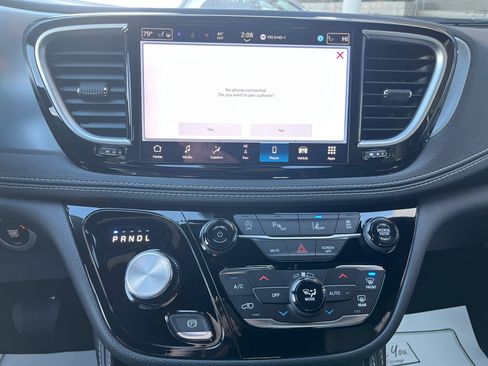 New 2026 Chrysler Pacifica Limited image 22