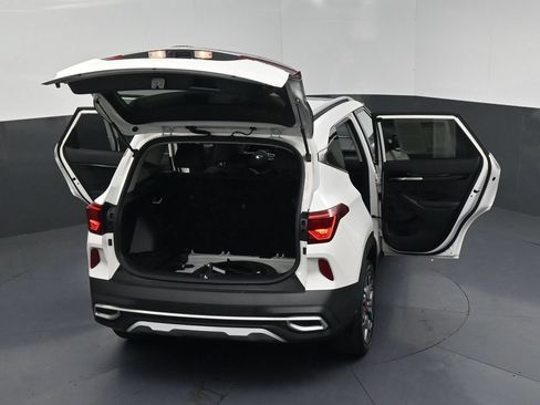 Used 2021 Kia Seltos SX w/ SX Sunroof Package AWD/4WD image 24