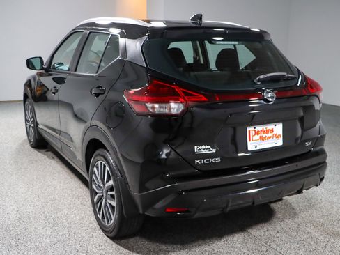 Used 2021 Nissan Kicks SV image 9