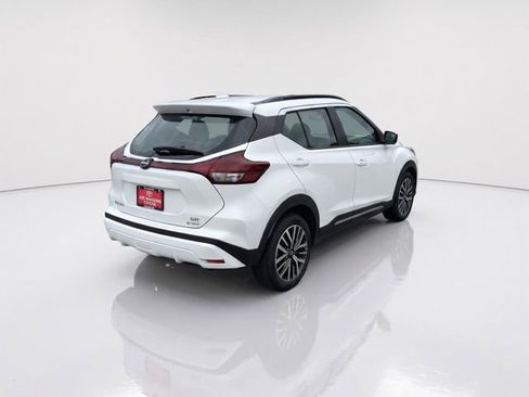 Used 2024 Nissan Kicks SR w/ SR Premium Package FWD image 9