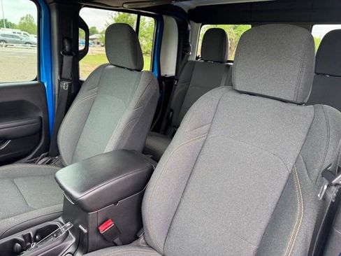 Used 2024 Jeep Gladiator Sport image 9