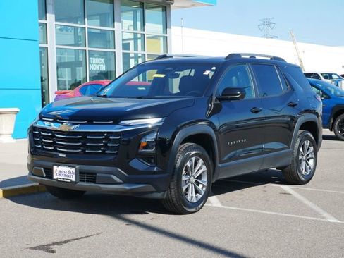 Used 2025 Chevrolet Equinox LT w/ Convenience Package II AWD/4WD image 2