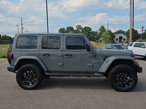 Used 2022 Jeep Wrangler Unlimited Sahara w/ Cold Weather Group AWD/4WD image 2