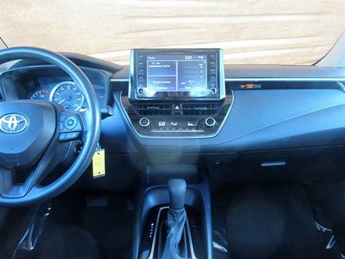 Used 2022 Toyota Corolla LE image 21