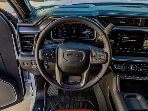 Used 2026 GMC Sierra 3500 Denali Ultimate w/ LPO, Black Badging Package image 19