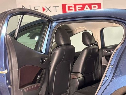 Used 2018 MAZDA MAZDA3 Touring image 10