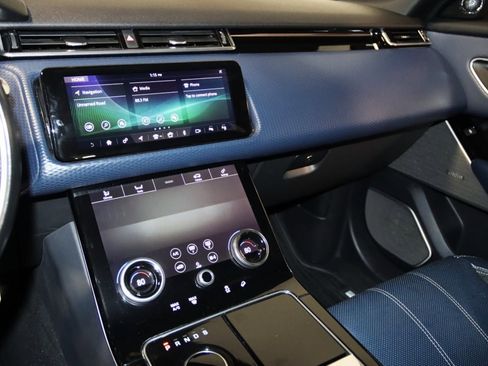 Used 2020 Land Rover Range Rover Velar R-Dynamic S image 47