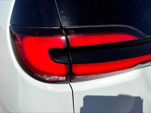 Used 2021 Chrysler Pacifica Touring-L image 42