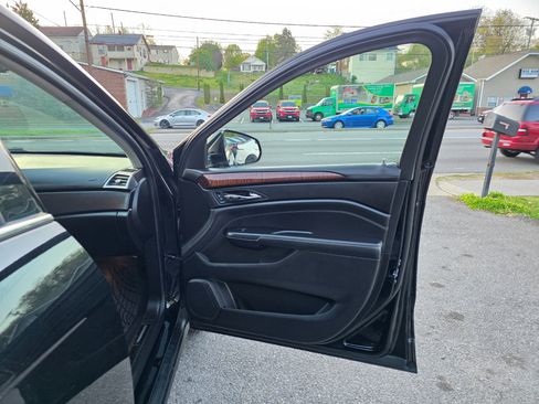 Used 2016 Cadillac SRX Luxury w/ Driver Awareness Package image 15