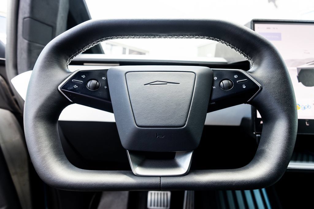 Used 2024 Tesla Cybertruck AWD Crew Cab image 20