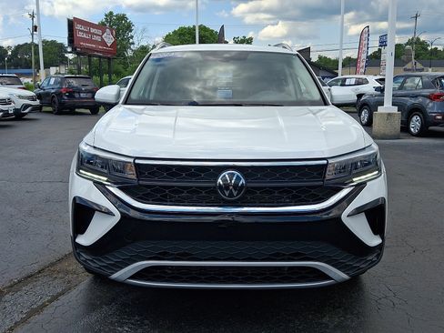 Certified 2023 Volkswagen Taos SE FWD image 2