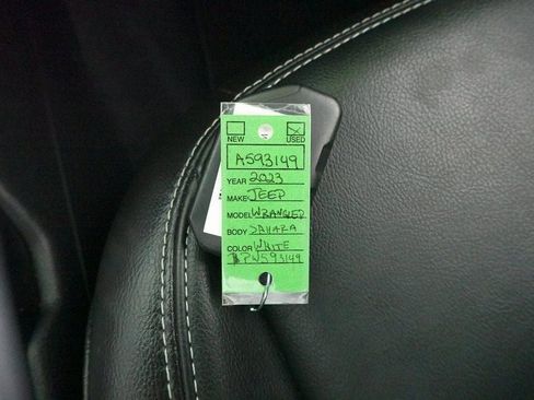 Used 2023 Jeep Wrangler Unlimited Sahara image 31