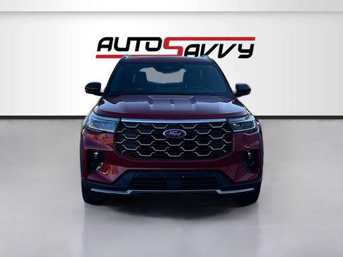 Used 2025 Ford Explorer Platinum AWD/4WD image 2