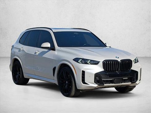 Certified 2024 BMW X5 sDrive40i w/ M Sport Package RWD image 3