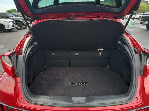 Used 2020 Toyota C-HR LE FWD image 24