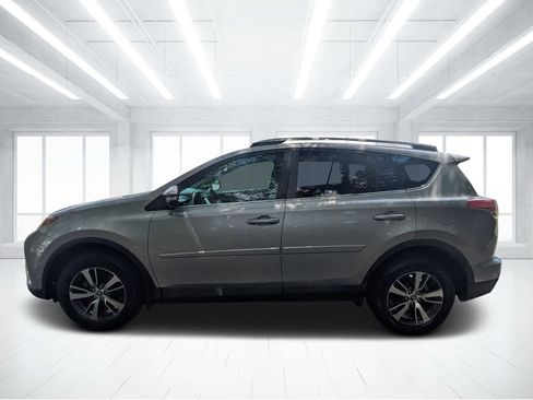 Used 2018 Toyota RAV4 XLE AWD/4WD image 6