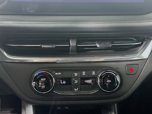 Used 2025 Buick Envista Preferred FWD image 23