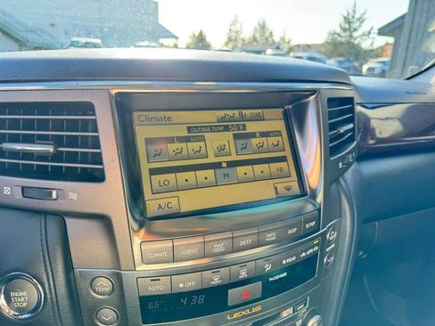 Used 2011 Lexus LX 570 4WD w/ Luxury Pkg image 19