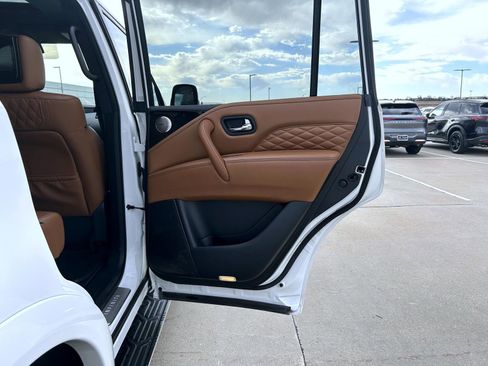 Used 2022 INFINITI QX80 Sensory w/ All-Season Package AWD/4WD image 17