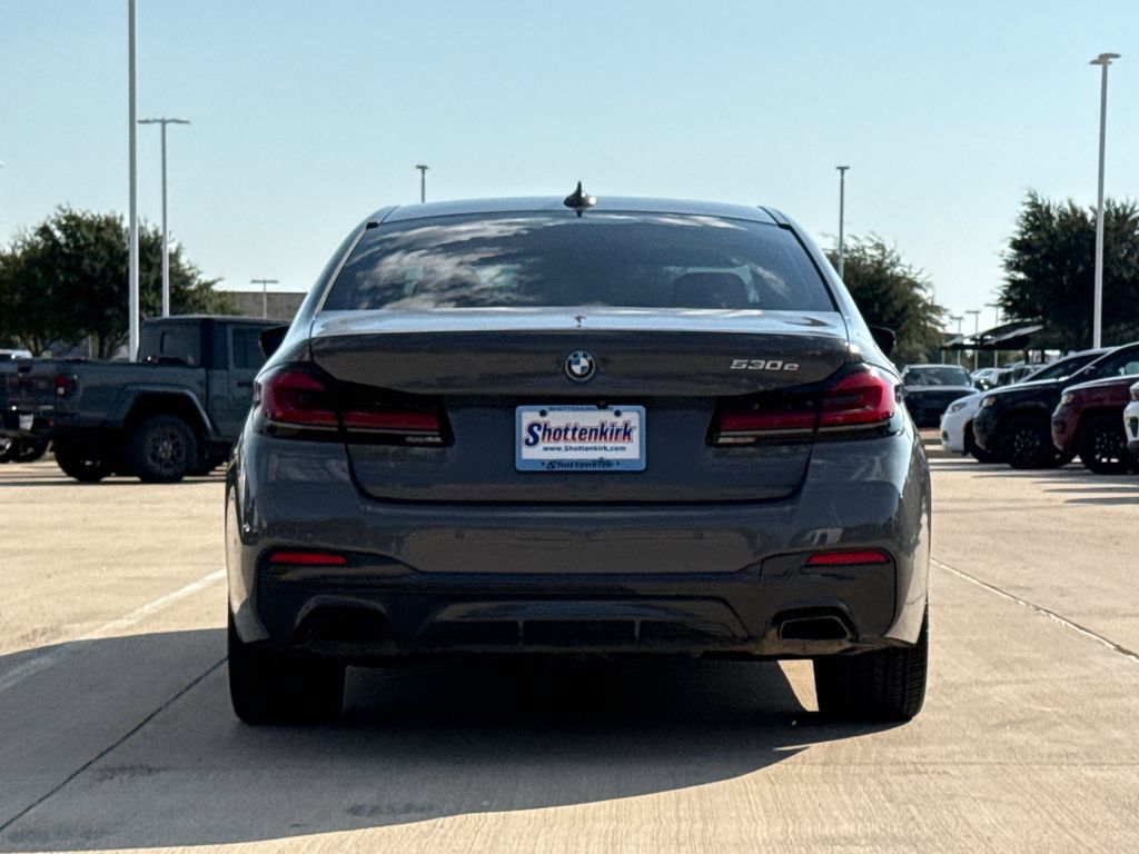 Used 2022 BMW 530e w/ Premium Package RWD image 8