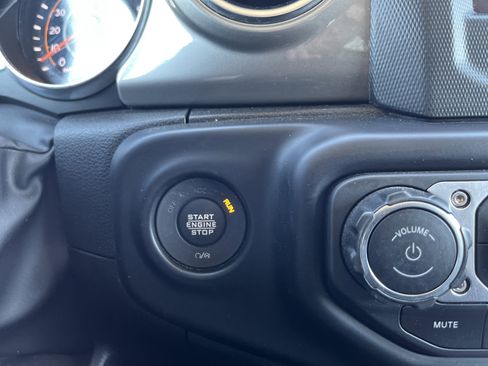 Used 2021 Jeep Wrangler Unlimited Sahara AWD/4WD image 26