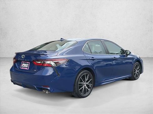 Used 2023 Toyota Camry SE FWD image 5
