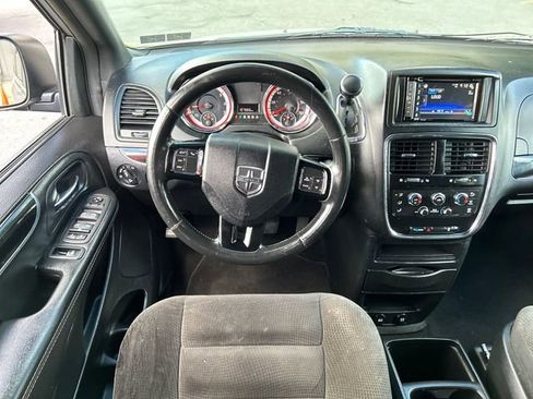 Used 2018 Dodge Grand Caravan SE image 14