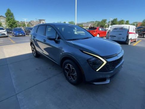 Used 2025 Kia Sportage LX FWD image 4