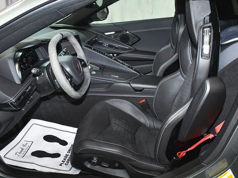 Used 2024 Chevrolet Corvette Stingray Preferred Conv w/ Z51 Performance Package RWD image 49