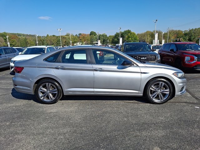 Used 2020 Volkswagen Jetta R-Line w/ R-Line Cold Weather Package FWD image 9