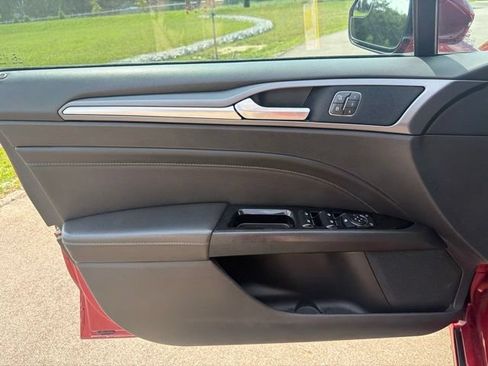 Used 2016 Ford Fusion Titanium FWD image 21