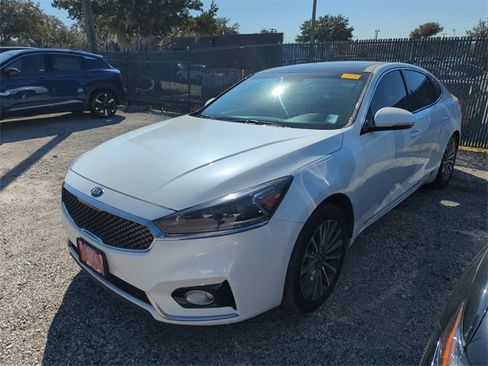 Used 2017 Kia Cadenza Premium w/ Luxury Package image 5