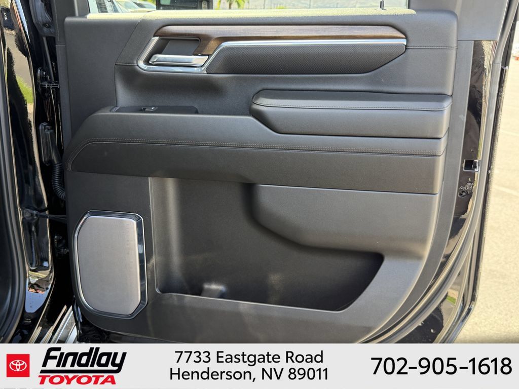 Used 2024 Chevrolet Silverado 3500 High Country w/ Technology Package AWD/4WD image 17