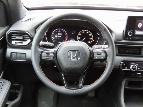 Used 2023 Honda Pilot Sport image 21