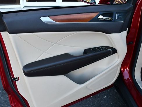 Used 2017 Lincoln MKC Select w/ Select Plus Package image 39