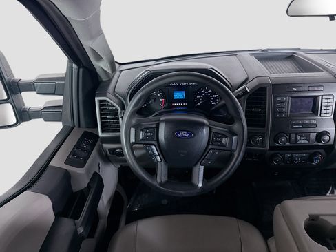 Used 2020 Ford F250 XL w/ Power Equipment Group image 17