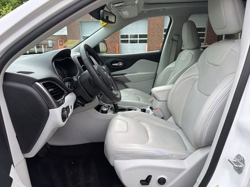Used 2019 Jeep Cherokee Limited AWD/4WD image 13