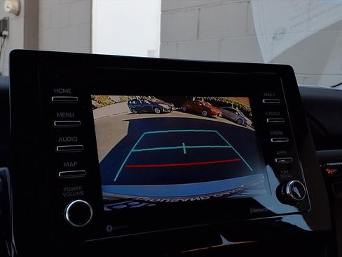 Used 2021 Toyota Camry LE image 8