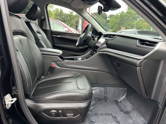 Used 2023 Jeep Grand Cherokee Limited AWD/4WD image 25