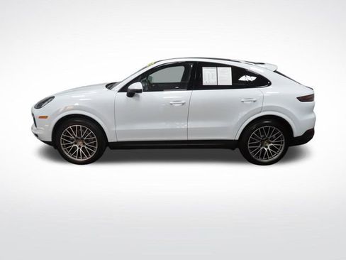 Used 2023 Porsche Cayenne Platinum Edition image 2