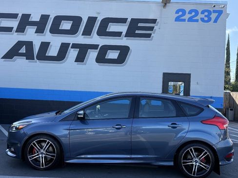 Used 2018 Ford Focus ST w/ Equipment Group 401A FWD image 23