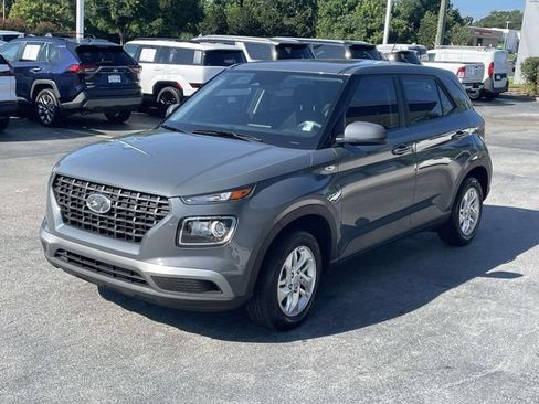 Used 2026 Hyundai Venue SE FWD image 3